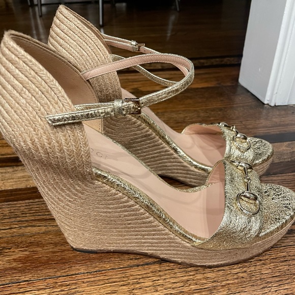 Gucci Gold Crackled Leather Carolina Horsebit Espadrille Wedge Sandals Size 41 - Picture 4 of 10